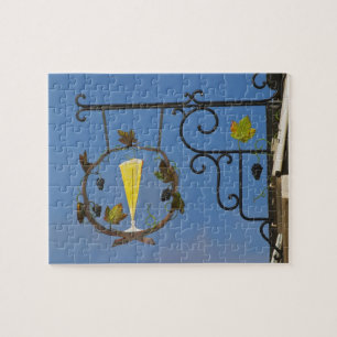 Puzzle Un letrero de hierro forjado que ilustra el tema