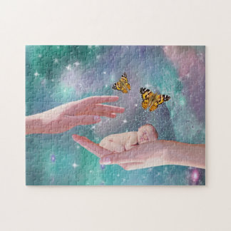 Puzzle Un lindo bebé en la fantasía de la mano