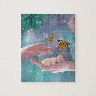 Puzzle Un lindo bebé en la fantasía de la mano