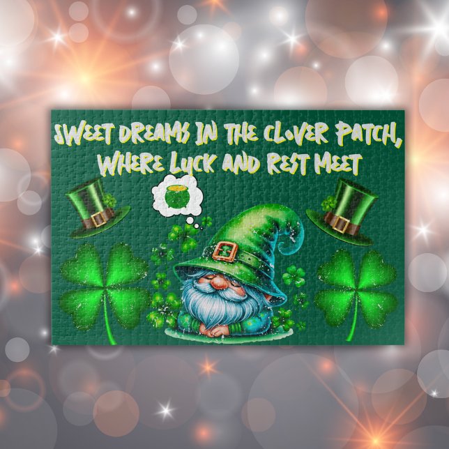 Puzzle Un lindo Gnome de San Patricio durmiendo en verde  (Subido por el creador)