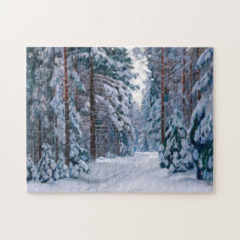 Puzzle Un sendero nevado en el bosque