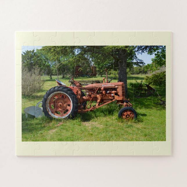 Puzzle Un viejo tractor en Francia (Horizontal)