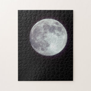 Puzzle Una brillante luna llena en un cielo nocturno negr