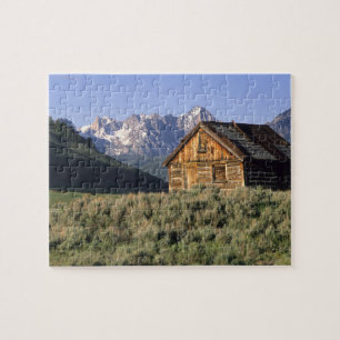 Puzzle Una cabaña de troncos y las montañas Sawtooth en