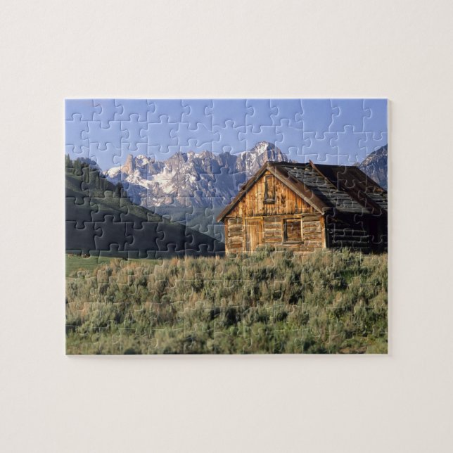 Puzzle Una cabaña de troncos y las montañas Sawtooth en (Horizontal)