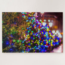 Una Fila De Árboles De Navidad Iluminados