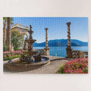 Puzzle Una fuente maravillosa en un jardín en el lago Com