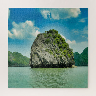 Puzzle Una isla rocosa en la bahía de Ha Long Vietnam