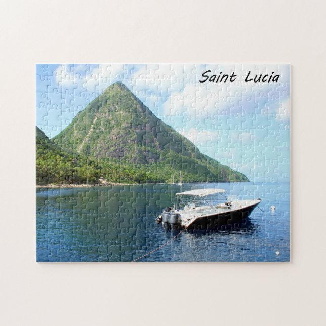 Puzzle Una lancha de carreras delante de los Pitons en (Horizontal)