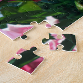 Puzzle Una rosa rosa grandiosa en el cielo azul. Fotograf