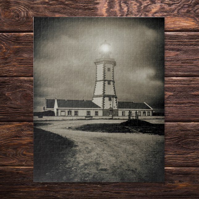 Puzzle Viejo faro en una noche de tormenta (Old lighthouse on a storm night. jigsaw puzzle)