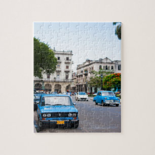 Puzzle Viejos autos en las calles de La Habana