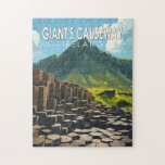 Puzzle Vintage del arte del viaje por el paso elevado de<br><div class="desc">Carretera gigante en un estilo de arte vector. El paso elevado del gigante se compone de más de 40.000 columnas basálticas entrelazadas formadas por lava que se enfriaron y contrajeron,  creando patrones de estrés y grietas regulares.</div>