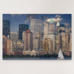 Puzzle Yacht Hudson New York City Manhattan Skyline Estad<br><div class="desc">Este diseño temático de viajes presenta el perfil de la ciudad de Nueva York con un yate en el río Hudson. Regalo de vacaciones regalos de vacaciones regalos de regalo de regalo rompecabezas rompecabezas.</div>