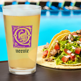 Q Capital decorativa de las criaturas míticas del 