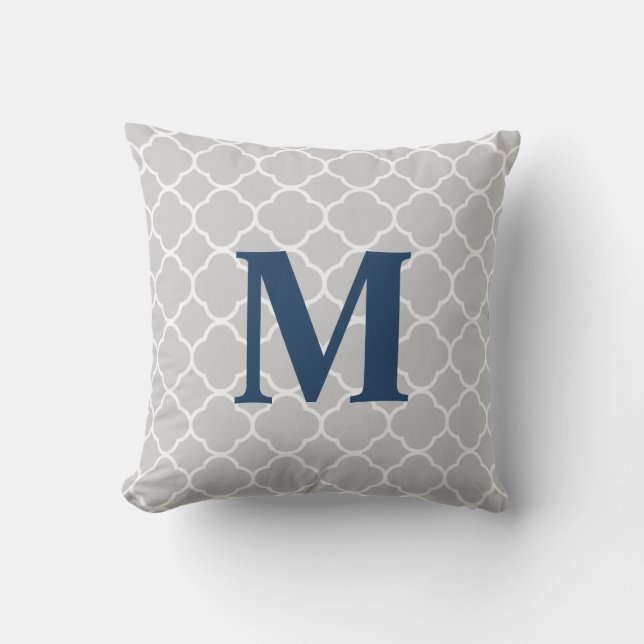 Quadrefoil gris y almohada exterior monograma (Anverso)