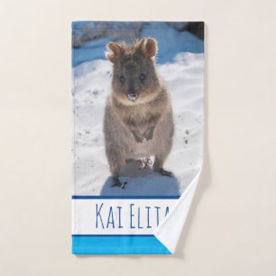 Quokka en la playa Australia, niños azules