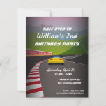 Race Track Race Car Kids Invitación de fiesta de c<br><div class="desc">Una pista de carreras curvada con auto amarillo hacia arriba y texto simple con una ráfaga rápida. Hay más colores disponibles en mi tienda. Para el color de fondo: haga clic en "Personalizar" y utilice los swatches de la derecha para cambiar el color de fondo. La herramienta de cuentagotas le...</div>