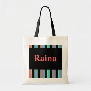 Raina Bonito con la bolsa de tocador a rayas
