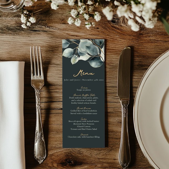 Rama de eucalipto menú boda de oro verde oscuro (Wedding reception dinner menu with and gold text, green background and eucalyptus leaves top frame)