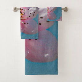 Rama de flor de aguza y cielo azul