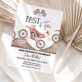 Rápido ciclismo sucio y cinco invitaciones