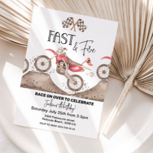 Rápido ciclismo sucio y cinco invitaciones