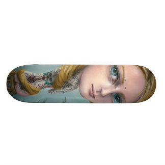Rapunzel el monopatín del chica del tatuaje