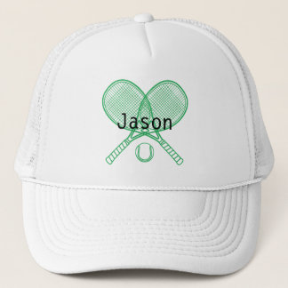 Raquetas de tenis y gorras de camionero de béisbol