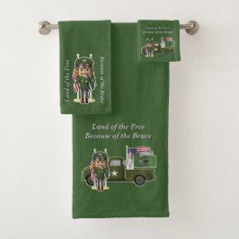 Rastreador del ejército con un pequeño camión mili