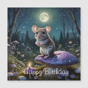 Ratón lindo en hongos en cumpleaños lunar