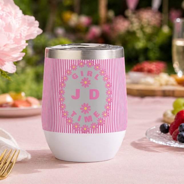 Rayas de color rosa de caramelo  (Hot or cold, it’s always GIRL TIME Customize your initials and sip in style. The sweetness of Pink.)
