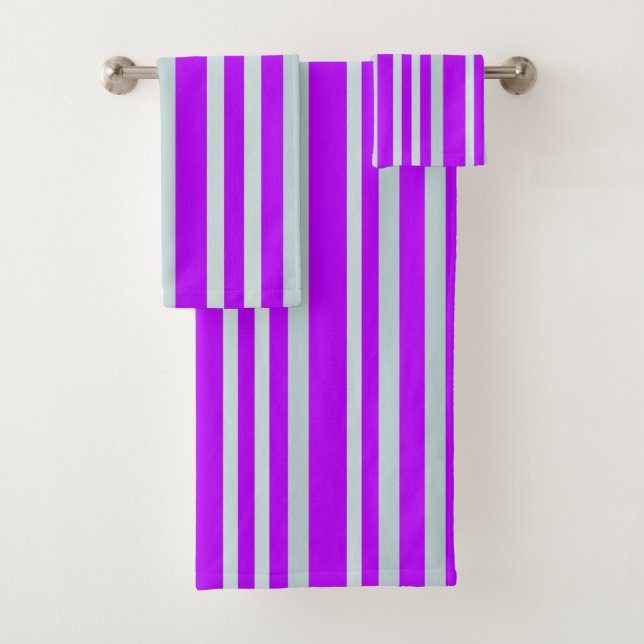 Rayas de línea gris verdosa grisácea sobre morado  (In situ)