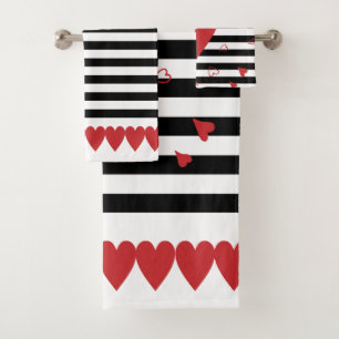 Rayas negras y blancas y corazones rojos