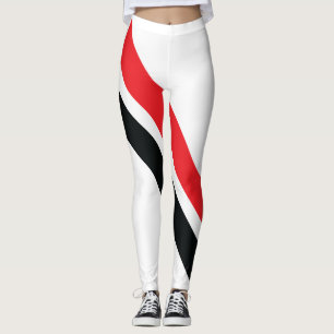 Rayas rojas y negras en leggings blancos 1