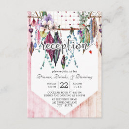 Recepción de boda con atrapasueños y plumas boho