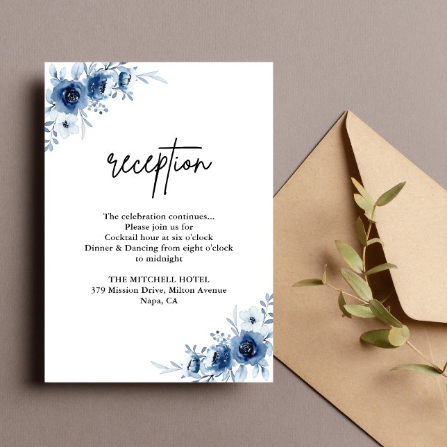 Recepción de Boda Floral Azul Vintage Francés (Vintage blue floral reception card guides guests with clear details and timeless wedding charm)