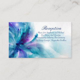 Recepción de boda floral azul y púrpura