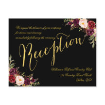 Recepción de boda negra con glamour dorado y flora