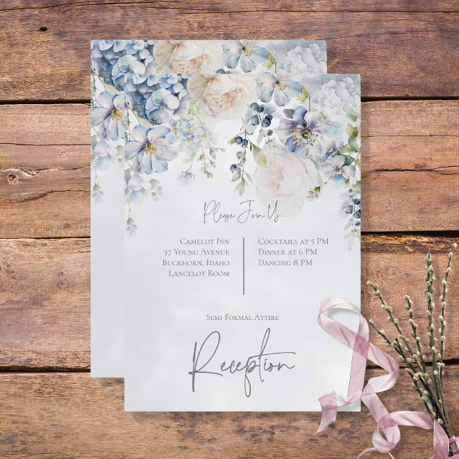 Recepción moderna con flores azules y blancas (Blue & White Floral Modern Wedding Reception Card)