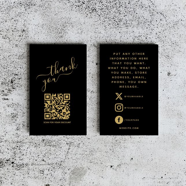 Recepción Tarjeta de inserción de código QR social dorado de (Elegant black thank you insert card with gold script, QR code, and social media details.)