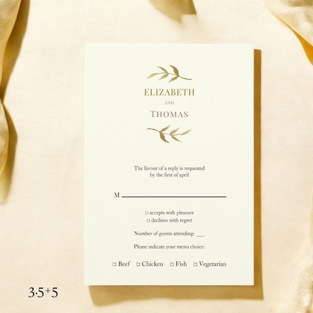 Recepción Tarjeta de respuesta de boda moderna tradicional  (moder vertical ivory and gold wedding rsvp card with monogram name placements )