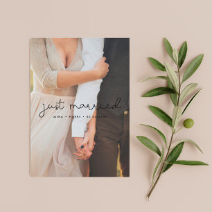 Recién casados Tarjeta de foto de boda con letra C