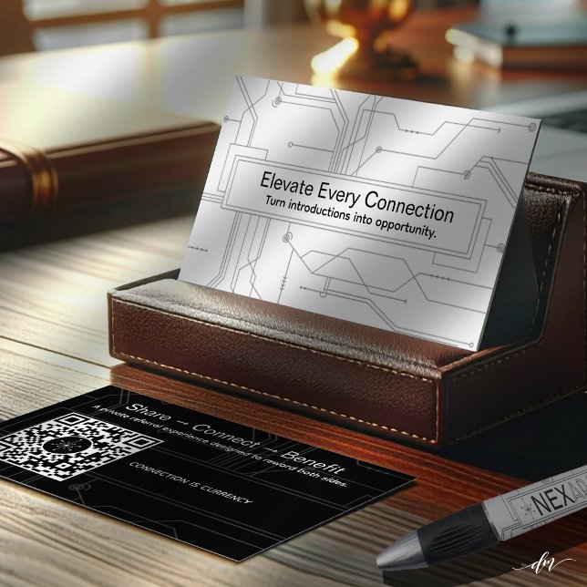 Recomendación Tarjeta de Referencia de Networking (Premium business card displayed for confident, professional networking success.)