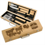 Recortes de carne personalizada de Bambú BBQ Set<br><div class="desc">Este juego personalizado de barbacoa es una gran manera de decir Feliz Día de los Padres,  Feliz Cumpleaños o gracias a tu Mejor Hombre y Groomsman! (No te olvides de conseguir uno para ti también). Entumbas láser de bambú de alta calidad maravillosamente.</div>