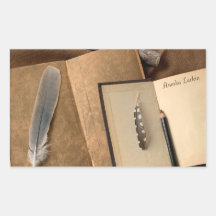 Libros antiguos con lápiz, plumas Pegatina de plac