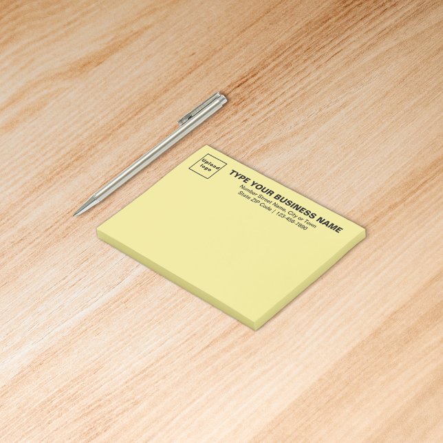 Rectángulo amarillo de negocios publica nota (Build brand name awareness. Your business brand on yellow rectangle post it note.)