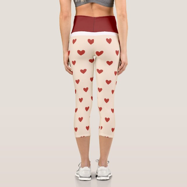 Red Hearts Pattern on Cream Background Leggings (Reverso )