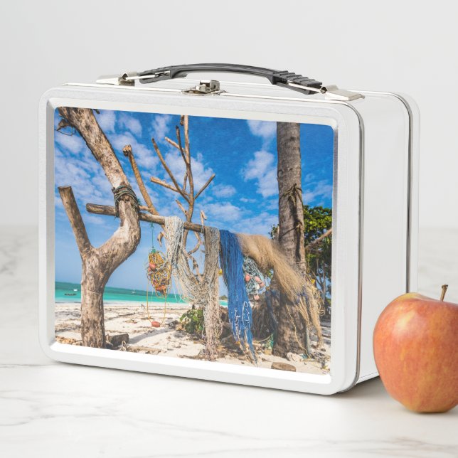 Redes de pesca que se secan en la playa (In situ)