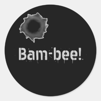 Redonda ¡Bam-bee! pegatina de guerra con agujero de bala